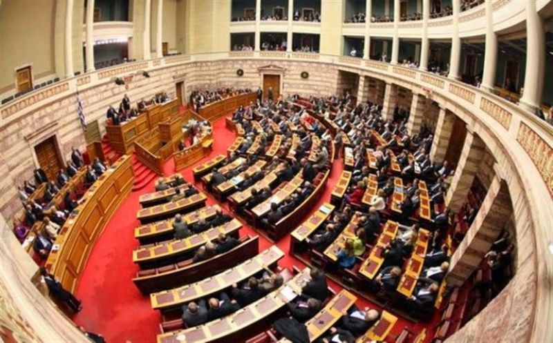 Πυρ ομαδόν από την αντιπολίτευση