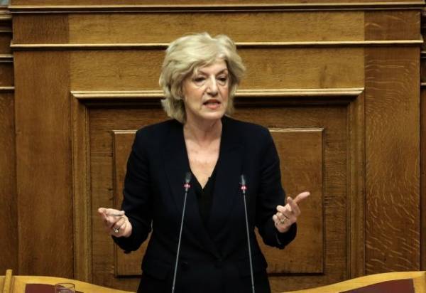 Αναγνωστοπούλου: Οι πρόσφυγες να ακούν μόνο τους κρατικούς φορείς