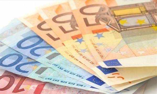 ΙΟΒΕ: Το 64% των Ελλήνων μόλις που τα βγάζει πέρα