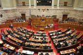 "Επεισόδια" μέσα κι έξω από τη Βουλή