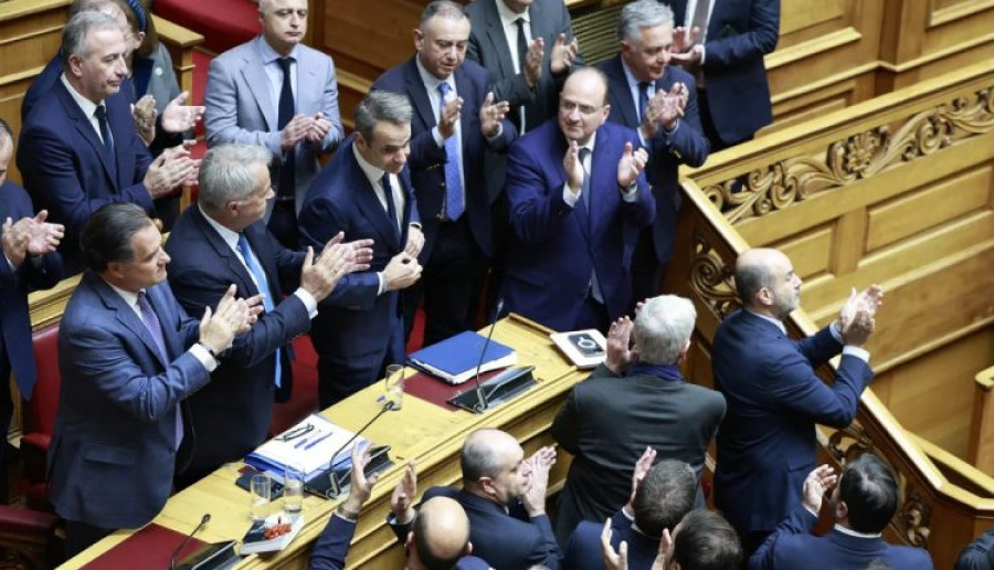 «Ατσαλάκωτος μετρ» στη μετάθεση ευθυνών