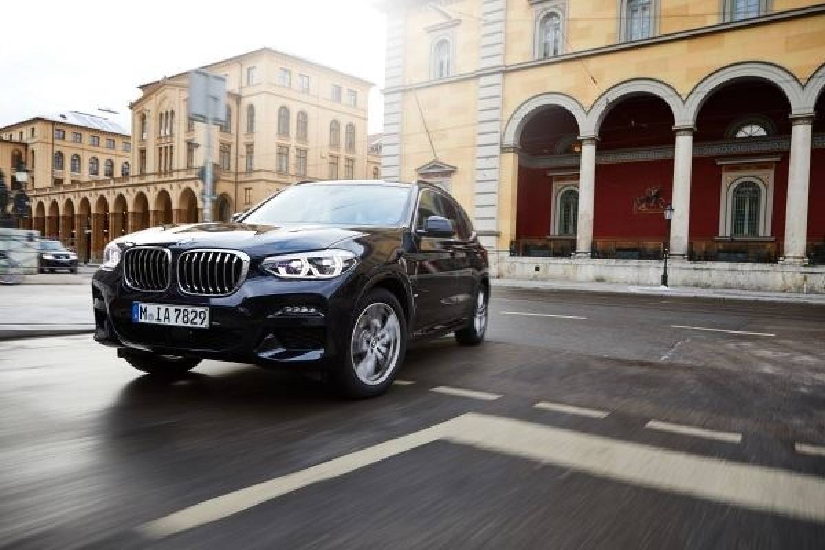 BMW X3 xDrive30e με plug-in υβριδική κίνηση