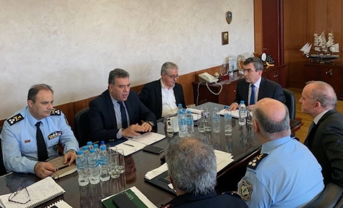 Υπουργική συνεργασία για οδική ασφάλεια κι ελέγχους για παράνομα καταλύματα