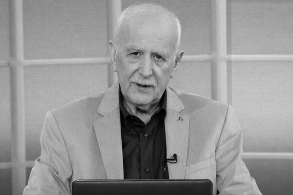 Αποχαιρετώντας τον Γιώργο Παπαδάκη: Συγκίνηση για μια εμβληματική μορφή της ελληνικής ενημέρωσης