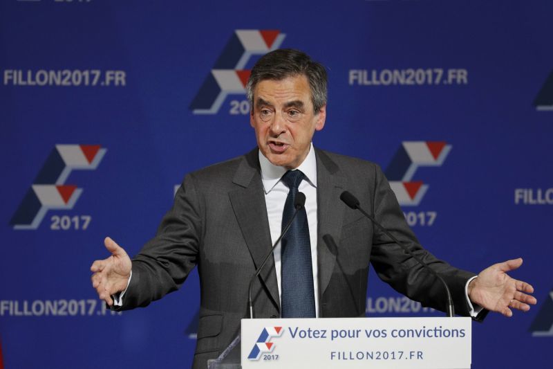 Γαλλία: Ο Φιγιόν δηλώνει αντίθετος στην υποδοχή περισσότερων προσφύγων