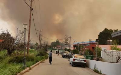 Μεγάλη φωτιά στη Ρόδο- Εκκενώθηκε χωριό