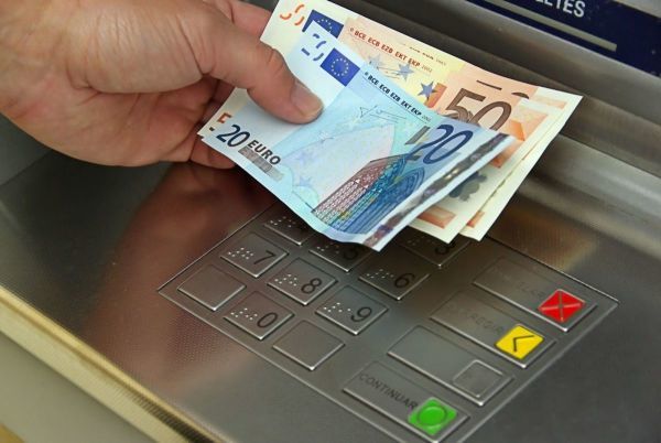 Προς χαλάρωση οδεύουν τα capital controls:Διαχωρισμός παλαιού και νέου χρήματος