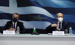 Σταϊκούρας- Χατζηδάκης: Μειώθηκε o πληθυσμός που βρίσκεται σε κίνδυνο φτώχειας