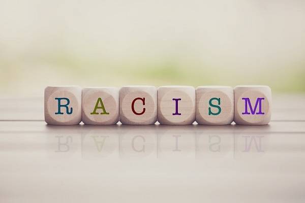 Ρατσισμός: Είναι σαν τον κορονοϊό σύμφωνα με τρεις ευρωπαϊκούς θεσμούς
