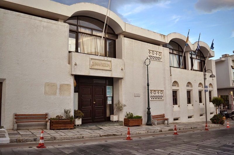 Συλλήψεις μελών του «Ρουβίκωνα» μετά την εισβολή στο δημαρχείο Τήνου