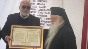 Ο Κουρουμπλής πολεμάει την ακροδεξιά παρέα με τον… Αμβρόσιο