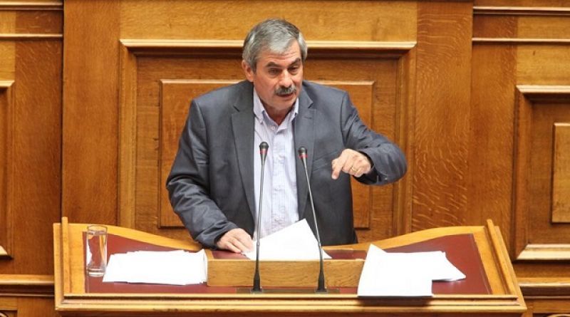 Πετράκος: Δεν παραδίδουμε τις έδρες μας