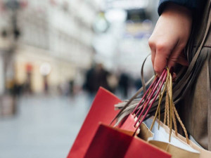 Δαπάνες με αυτοσυγκράτηση και φειδώ λόγω ανατιμήσεων – Η νέα πραγματικότητα του καταναλωτή