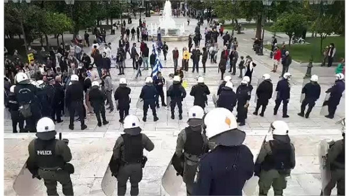 Προσαγωγές στο Σύνταγμα για απόπειρα κατάθεσης στεφάνου στον Άγνωστο Στρατιώτη