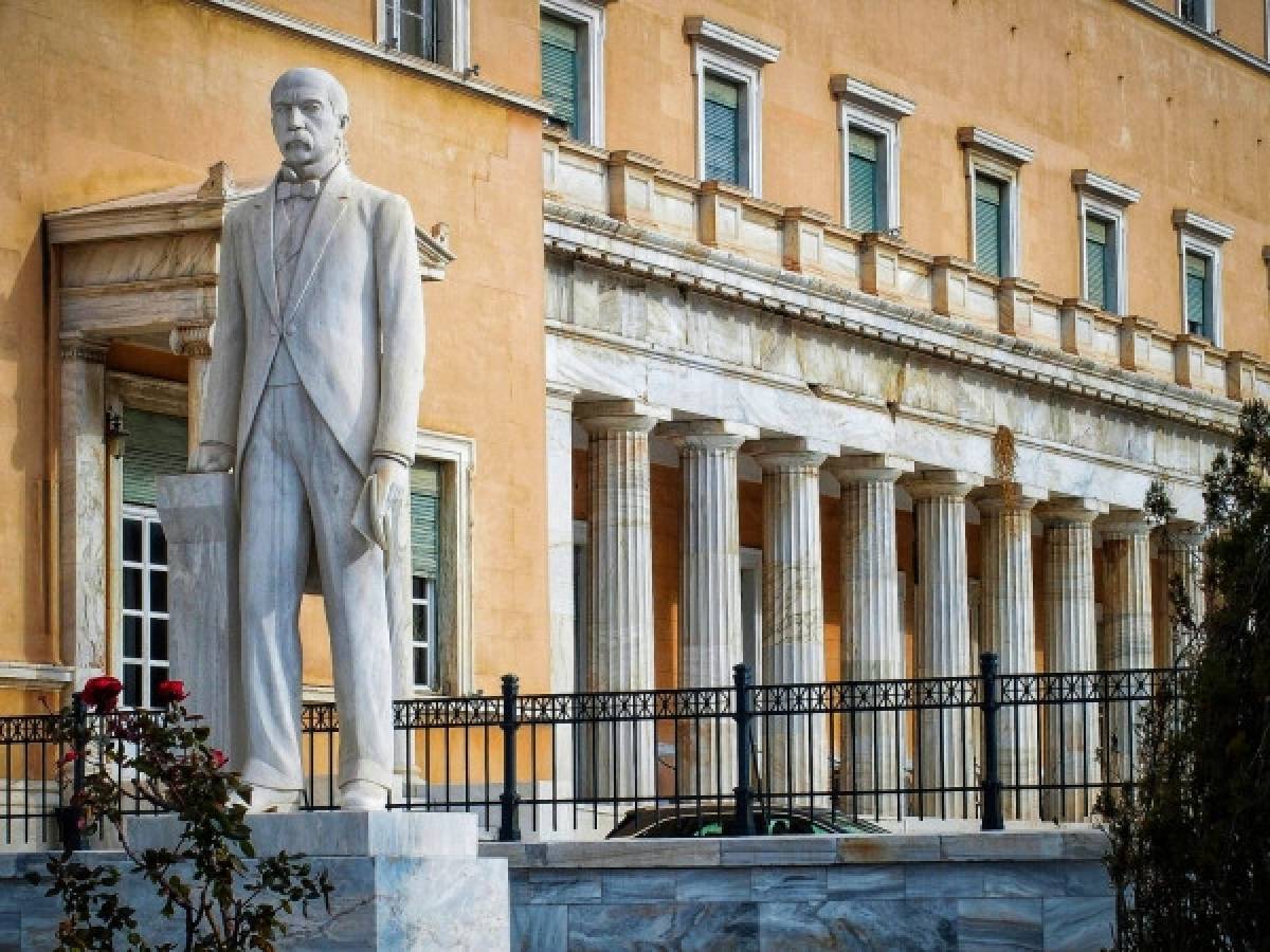 Γραφείο Προϋπολογισμού Βουλής: Ένσταση στο ασφαλιστικό, «ναι» στον κατώτατο μισθό