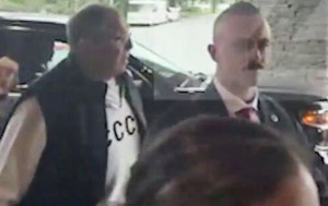 Ο Λαβρόφ στην Αλάσκα με μπλούζα «CCCP»