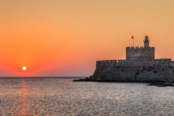 Στο 100% οι πληρότητες των ξενοδοχείων στη Ρόδο