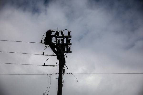 Ρόδος: Μάχη με τις αναζωπυρώσεις