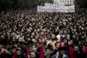 Εδώ ο κόσμος καίγεται και κάποιοι συζητούν για την πορεία του Πολυτεχνείου