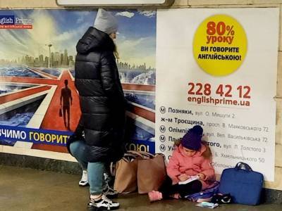 Στα καταφύγια οι Ουκρανοί πολίτες- Πρωτοφανείς εικόνες από το Κίεβο