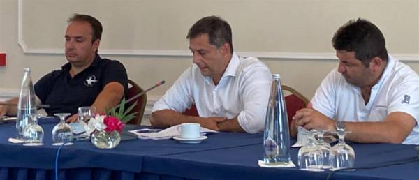 Θεοχάρης: Η κυβέρνηση είναι δίπλα στους πληγέντες από τις πυρκαγιές
