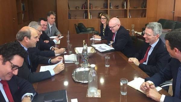 Συνάντηση Χατζηδάκη με τον υφυπουργό Εξωτερικών των ΗΠΑ
