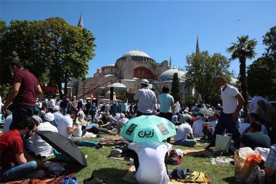 Ερντογάν.... παρόντος,η πρώτη μουσουλμανική προσευχή στην Αγιά Σοφιά (Δείτε live)