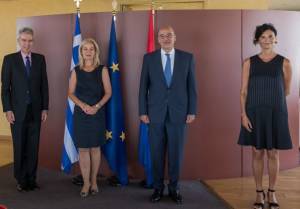 Δένδιας: Αποχαιρετιστήριο γεύμα στην απερχόμενη πρέσβη της Ολλανδίας