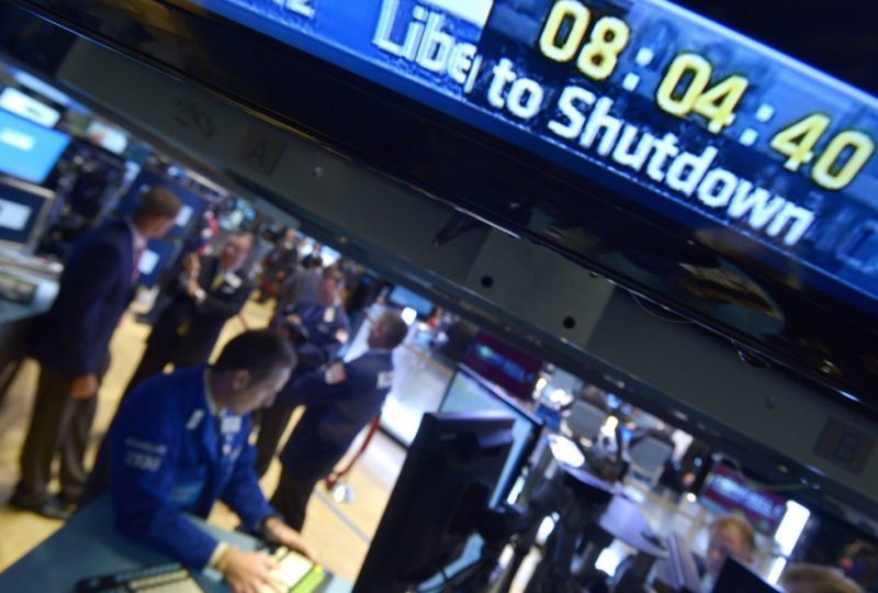 Οριακές μεταβολές στις ευρωαγορές, αναμένοντας «λευκό καπνό» από τις ΗΠΑ