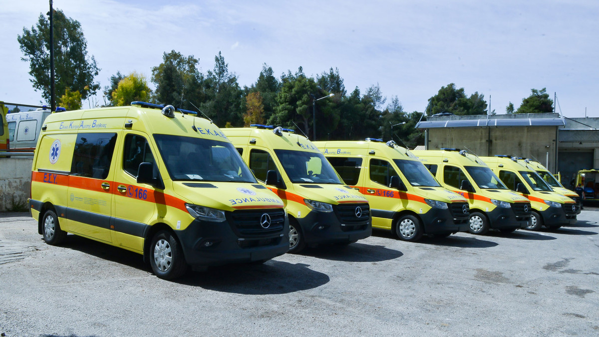 ΕΚΑΒ: Διαβεβαιώσεις για απρόσκοπτη λειτουργία – Έλεγχοι για βλάβες και ενίσχυση με 310 νέα ασθενοφόρα