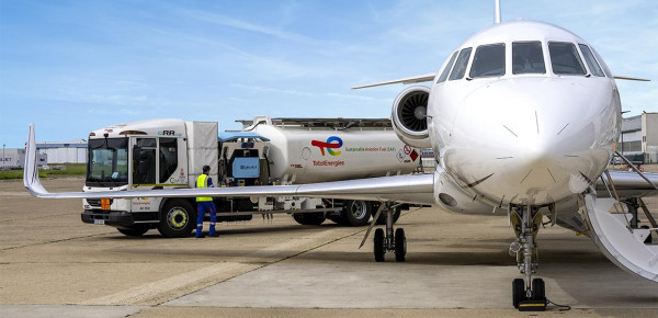 TotalEnergies και Airbus υπογράφουν συνεργασία για βιώσιμα αεροπορικά καύσιμα