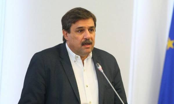 Ξανθός: Μείζον πολιτικό ζήτημα η διαχείριση των μοριακών τεστ