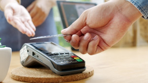 Συνεχίζεται το...αλαλούμ με τα POS-Τι αναφέρει ο Εμπορικός Σύλλογος Πειραιά