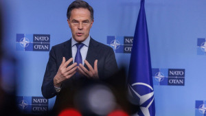 NATO: Βλέπει τις ΑΠΕ ως κρίσιμο πυλώνα ασφάλειας, κόντρα στη γραμμή Τραμπ