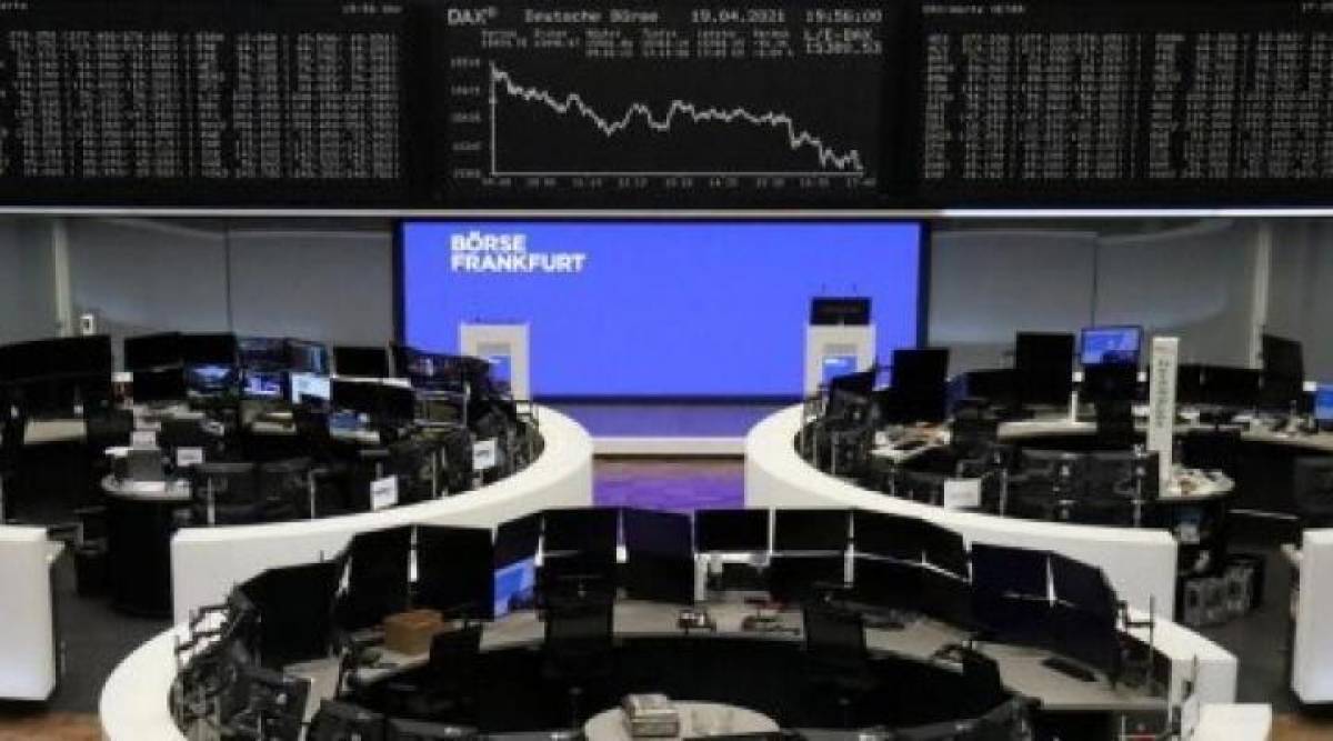 Σε κλοιό ρευστοποιήσεων οι ευρωαγορές - «Βαρίδι» η καπνοβιομηχανία