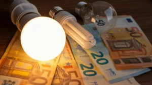 Οι τιμές του ρεύματος ανάβουν... φωτιές σε νοικοκυριά και κυβέρνηση