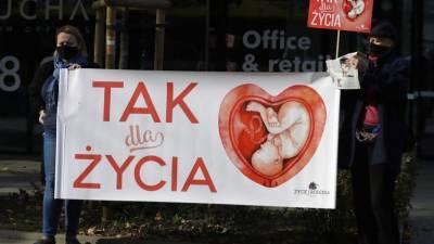Η Πολωνία ποινικοποιεί τις εκτρώσεις