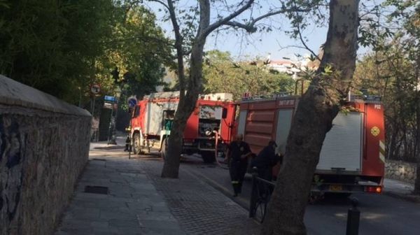 Κηφισιά: Υπό μερικό έλεγχο η πυρκαγιά στο ρέμα της Χελιδονούς