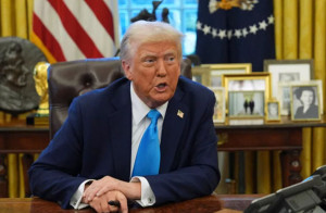 Τραμπ: Οι δασμοί προς Καναδά και Μεξικό θα επιβληθούν κανονικά