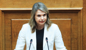 Αποστολάκη: Έκθετη η κυβέρνηση για την παράνομη μετάταξη του σταθμάρχη