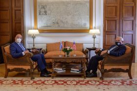 Δένδιας- Μενέντεζ: Συνάντηση με επίκεντρο τις στρατηγικές σχέσεις Ελλάδας- ΗΠΑ