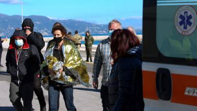 Euroferry Olympia: Προσπάθεια απεγκλωβισμού δύο επιβατών- Αγωνία για 11 αγνοούμενους