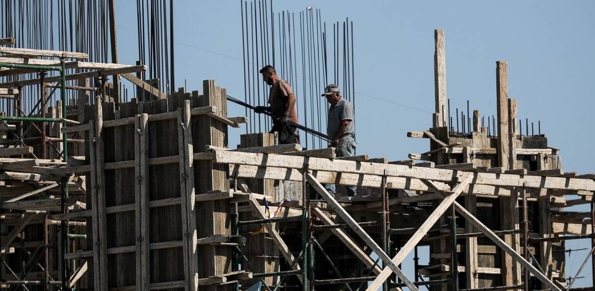 Καταβολή Αδειοδωροσήμου Χριστουγέννων 2021 σε εργατοτεχνίτες οικοδόμους