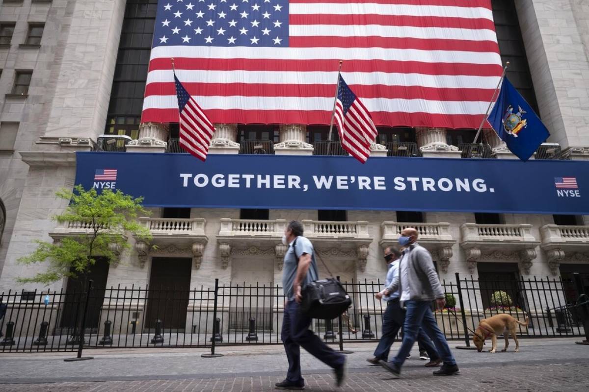 Ήπια ανοδικό ξεκίνημα για τη Wall Street