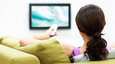 Έρευνα: Η πολλή τηλεόραση αυξάνει τον κίνδυνο θρομβώσεων