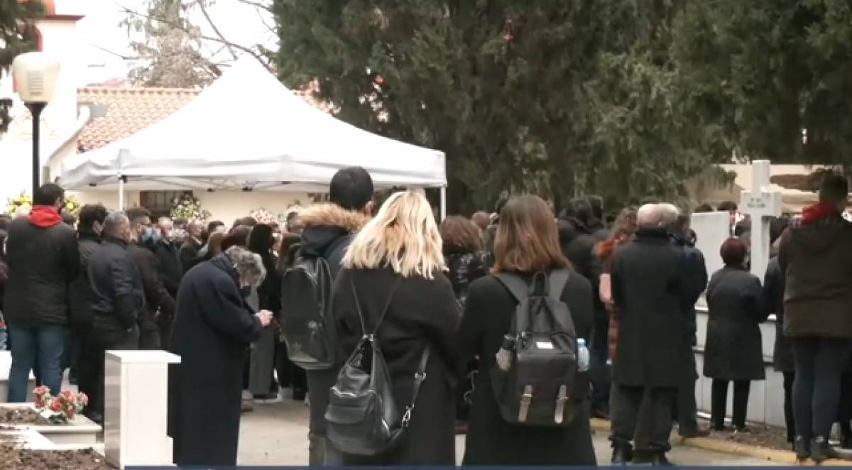 Δολοφονία στη Θεσσαλονίκη: Θρήνος στην κηδεία του 19χρονου