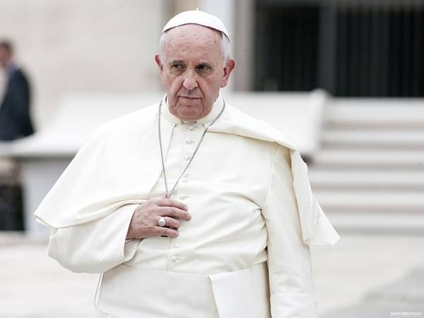 Το μεταναστευτικό επηρεάζει τη δημοτικότητα του Πάπα Φραγκίσκου