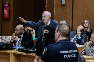 Δίκη Χρυσής Αυγής:Παρέμβαση ΔΣΑ για τον ναζιστικό χαιρετισμό στο δικαστήριο