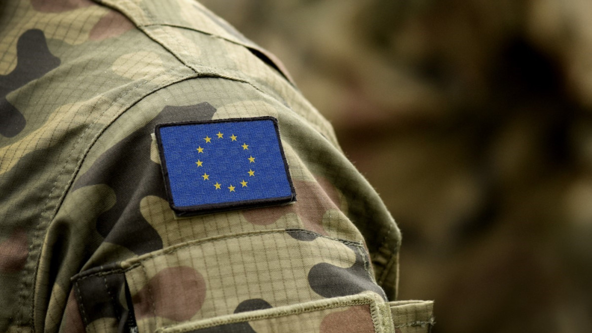 Τραμπ και Πούτιν αναγκάζουν την ΕΕ να «τρέξει» τον ευρωστρατό