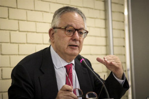 Ο Αλιβιζάτος ρίχνει φως στις παρακολουθήσεις και τις κυβερνητικές ευθύνες